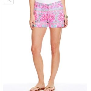 Vineyard vine women Caribbean floral shorts medium